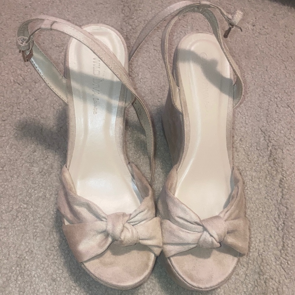 Forever 21 size 9 nude velvet wedge heels